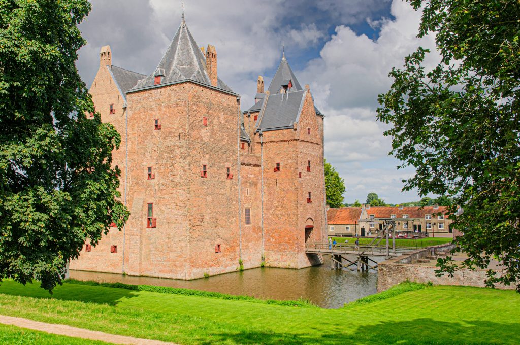 Castell Loevestein al riu Merwede